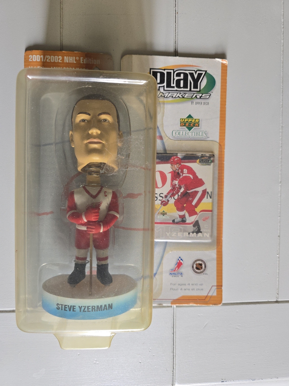2001/02 Upper Deck PlayMakers Steve Yzerman Bobblehead - Red & White